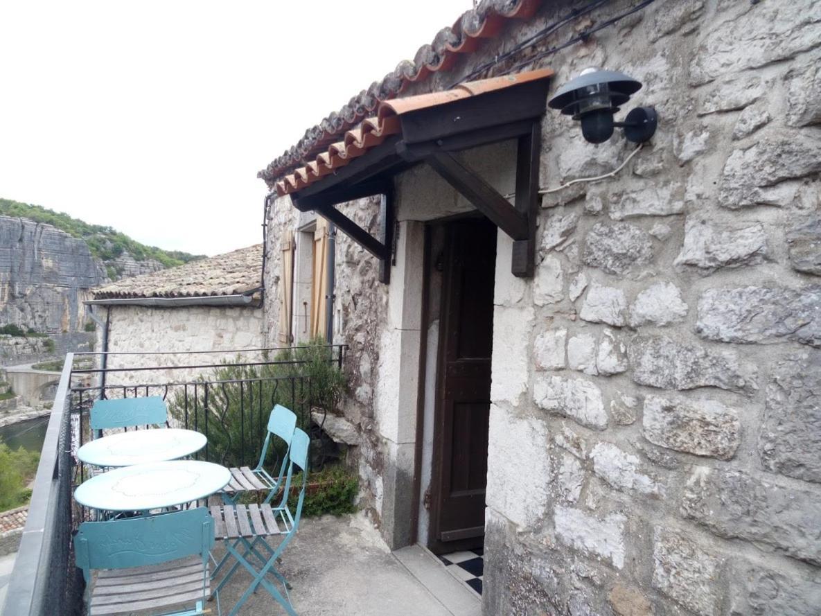 Maison Pierre Et Voute Au Coeur Du Village Balazuc Exterior photo