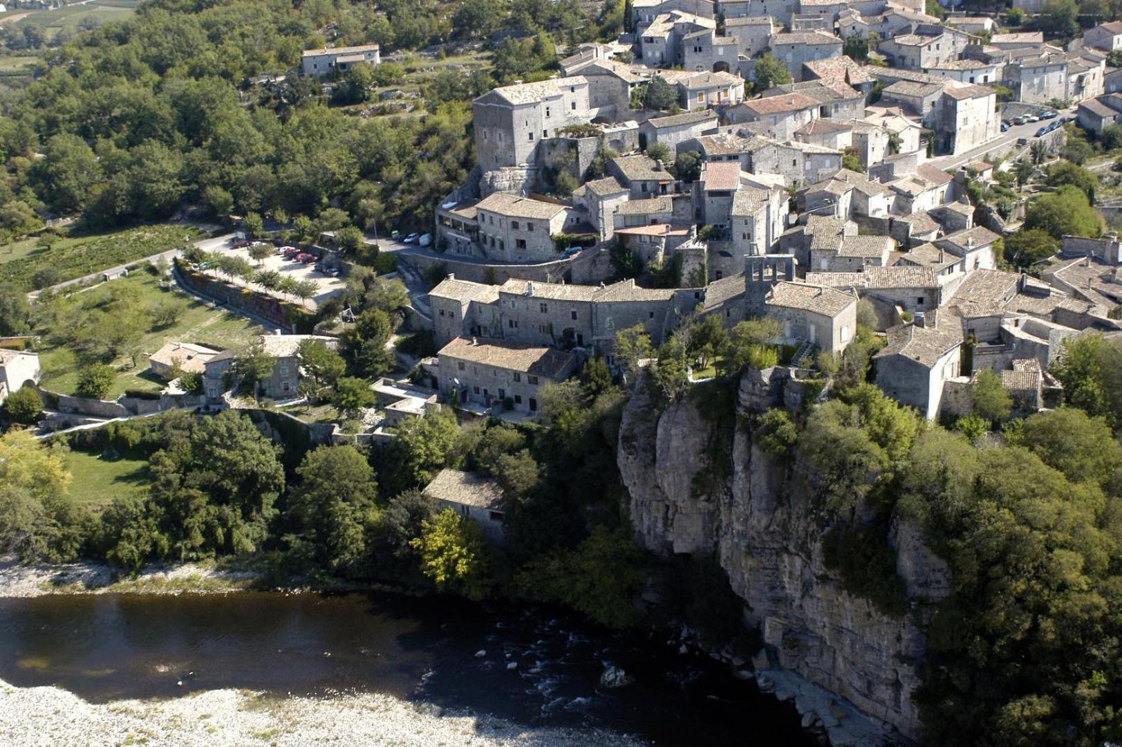 Maison Pierre Et Voute Au Coeur Du Village Balazuc Exterior photo
